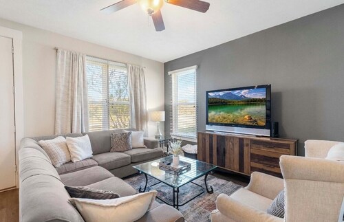 Brand New Townhome avec un style contemporain!  Route courte et directe vers A & M!