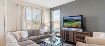 Nuevo Townhome con un instinto contemporáneo! ¡Ruta corta y recta hacia A & M!