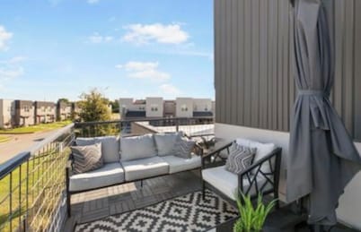 Townhome with Loft & Contemporary Flair! Convenient & Straight Route to A&M!