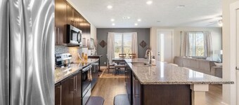 Townhome with Loft & Contemporary Flair!  Convenient & Straight Route to A&M!