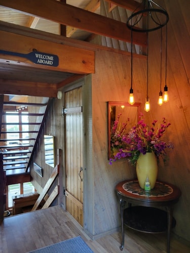 4 makuuhuoneen koti 2 kannella panoraamanäkymille ja satamaan pääsy Daisy Baylle  