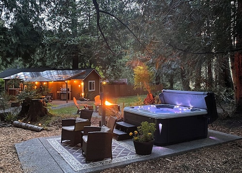 Cozy Forest Escape w/ Hot Tub • Private Trails & Gnome Walk • Near Beach