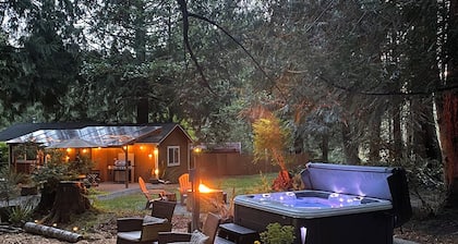 Cozy Forest Escape w/ Hot Tub • Private Trails & Gnome Walk • Near Beach