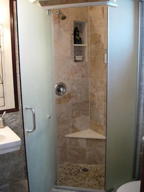 Shower, hair dryer, towels, soap - Downtown Denver Victorian Italianate 1-Bedroom Apartment (Denver)