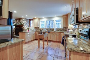 雪櫃、微波爐、焗爐、爐具