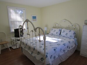 3 bedrooms, iron/ironing board, travel crib, free WiFi