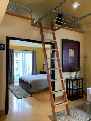 4 bedrooms, desk, iron/ironing board, travel crib