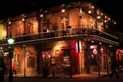 FRENCH QUARTER - WAREHOUSE DISTRICT - CONVENTION CENT - SPACIOUS PARKING - HOME