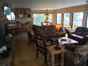Smart-TV, Kamin, DVD-Player, Tischfußball