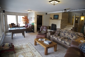 Smart TV, fireplace, DVD player, table football