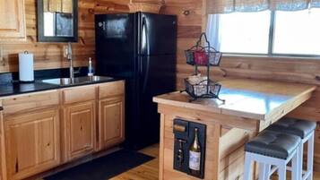 Frigorífico, microondas, cafetera o tetera y tostadora