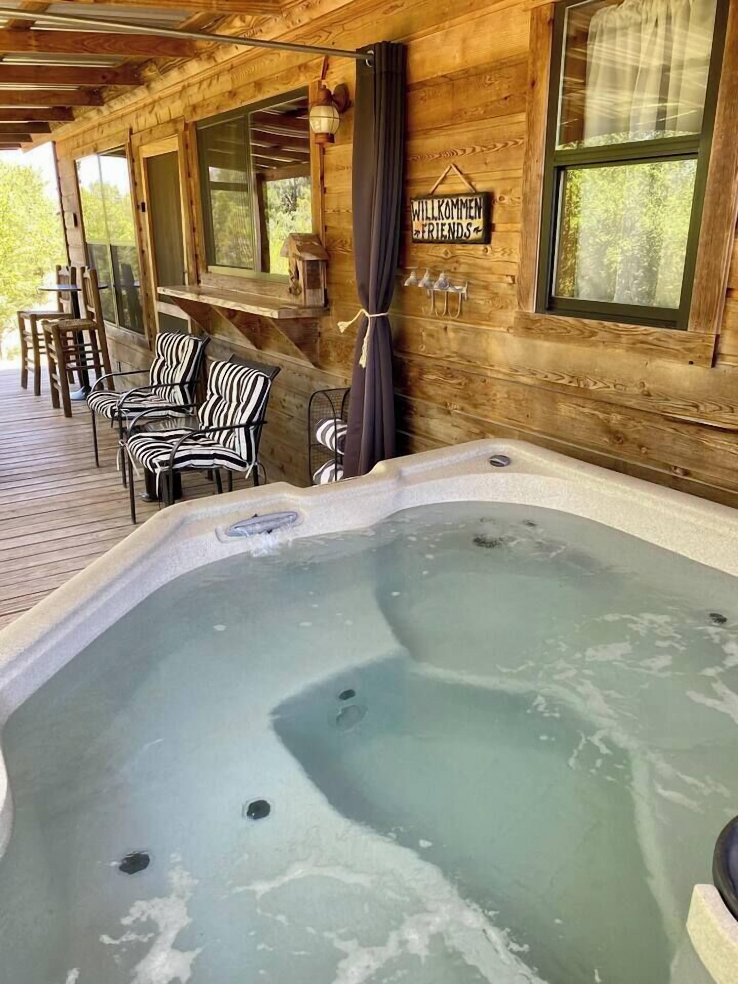 Bañera de hidromasaje cubierta