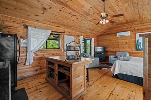 1 habitación, tabla de planchar con plancha, wifi gratis y ropa de cama 