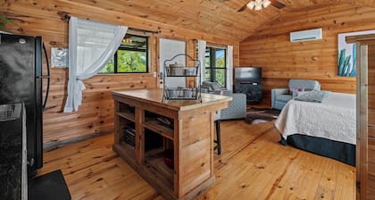 Fredericksburg Texas private cabin with hot tub