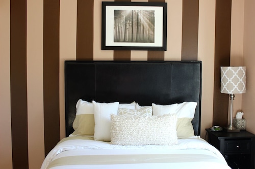 プライベートプール、ゲームルーム、ホットタブでディズニーランドまで徒歩圏内！