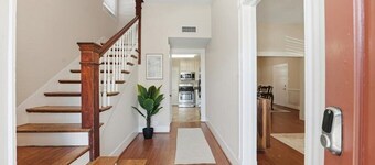 1 Block to Beach, 3 Blocks to Pleasure Pier,  On Trolley Route to Moody/Strand