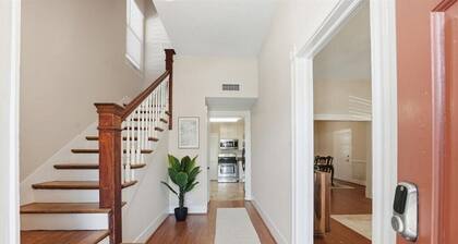 1 Block to Beach, 3 Blocks to Pleasure Pier, On Trolley Route to Moody/Strand