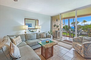 Een televisie, een dvd-speler, boeken en een filmbibliotheek