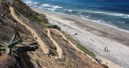 Ocean Front w / Amazing Ocean View, Spacieux 2 lits 2 salles de bain, barbecue, équipement de plage, A / C