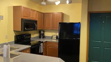 Frigorífic, microones, forn i placa de cuina