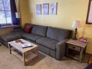 Smart-TV, peis, DVD-spiller og filmbibliotek