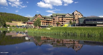 Zephyr Mountain Lodge / Piste Side Bldg True Ski / Bike in / out mit Terrasse zu FuĂ aus