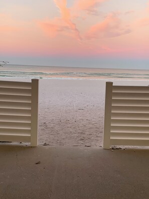 Am Strand, Liegestühle, Strandtücher