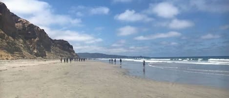 Una spiaggia nelle vicinanze