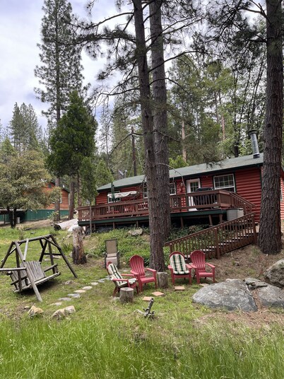 Charming Newer Cabin In Yosemite Sleeps 6 - Close To River and Pet Friendly