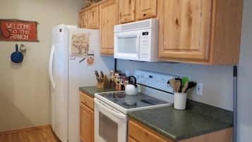 KylskÄp, mikrovÄgsugn, ugn och spishÀll