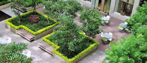 تناول الطعام بالخارج