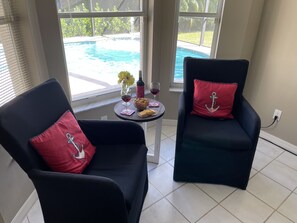 Outdoor pool, a heated pool - Three block walk to beach, private pool, designer home (Marco Island)