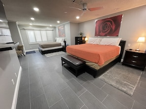 3 Schlafzimmer, Schreibtisch, Bügeleisen/Bügelbrett, Reisekinderbett
