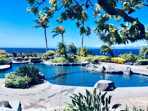 Relax by the Sea, in this awesome 2 bedroom Condo