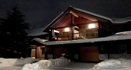 ¡La mejor casa de pueblo ejecutiva de cuatro habitaciones de Whistler Village con bañera de hidromasaje privada!