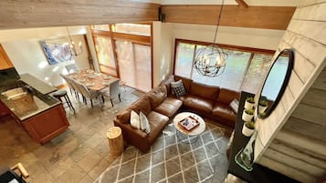 TV connectée, cheminée, jeux vidéo, lecteur de DVD