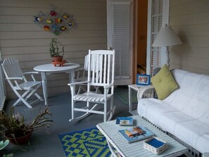 TV, peis, DVD-spiller og stereoanlegg