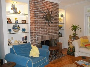 TV, peis, DVD-spiller og stereoanlegg