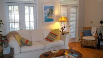 Télévision, cheminée, lecteur de DVD, chaßne hi-fi