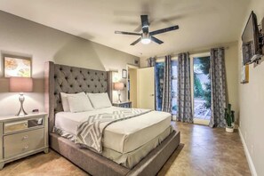 5 bedrooms, desk, iron/ironing board, travel cot - Vintage Vegas Estate | Pool, Spa & Game Room! (Las Vegas)