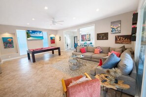 Flat-screen TV, fireplace