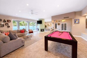 Games room - Vintage Vegas Estate | Pool, Spa & Game Room! (Las Vegas)