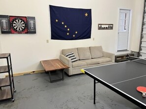 TV, table tennis - Denali Park View House, 4-Bedroom (Denali National Park and Preserve)
