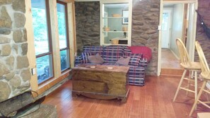 TV, fireplace, video games, DVD player - Bring Your Family To Enjoy Our Family's Peace Of Petit Jean! (Morrilton)