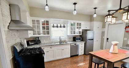 Disney-Close ($ 9 Uber) Historiallinen CA-bungalow / Walk to Packing House Kesäkuu 12-17 MYYNTI!