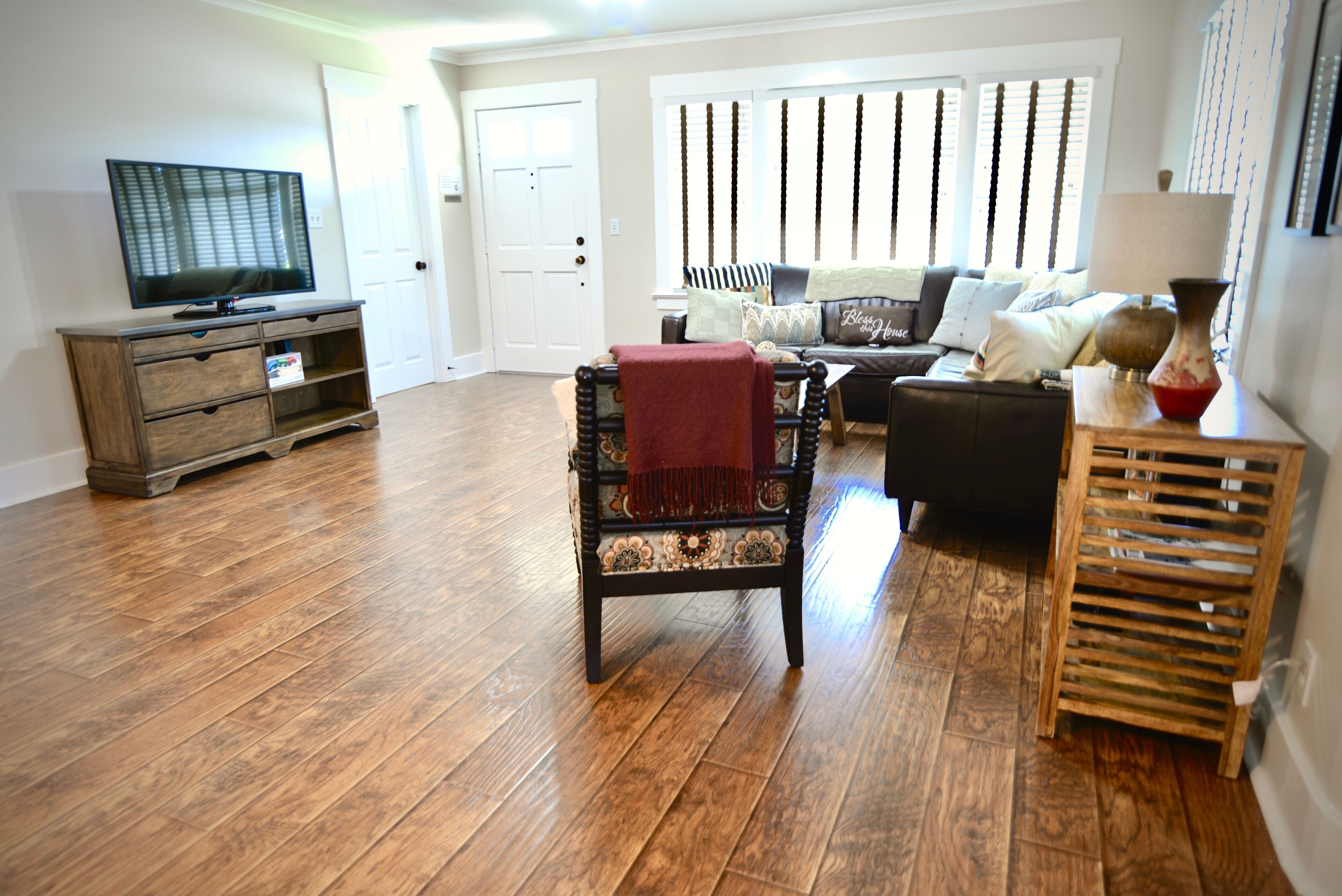 Smart-TV, Tischtennisplatte, Bücher, Videothek