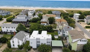 A residential area with houses, a beach, and a clear sky. - Sea La Vie: Ocean Side North End 3-Bedroom - 2 min Walk to Beach (Virginia Beach)