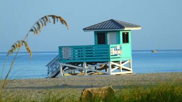 Beach nearby, sun-loungers, beach towels