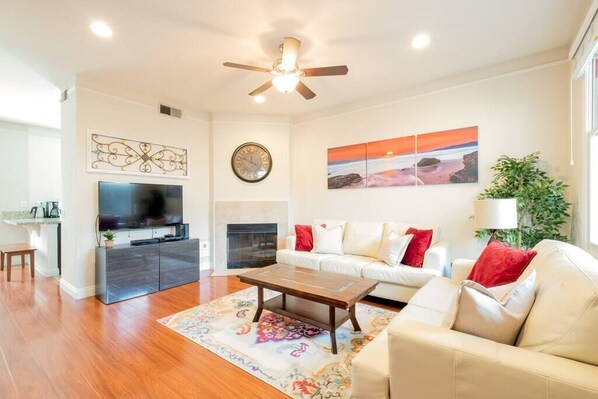 Smart TV, DVD player, books, offices