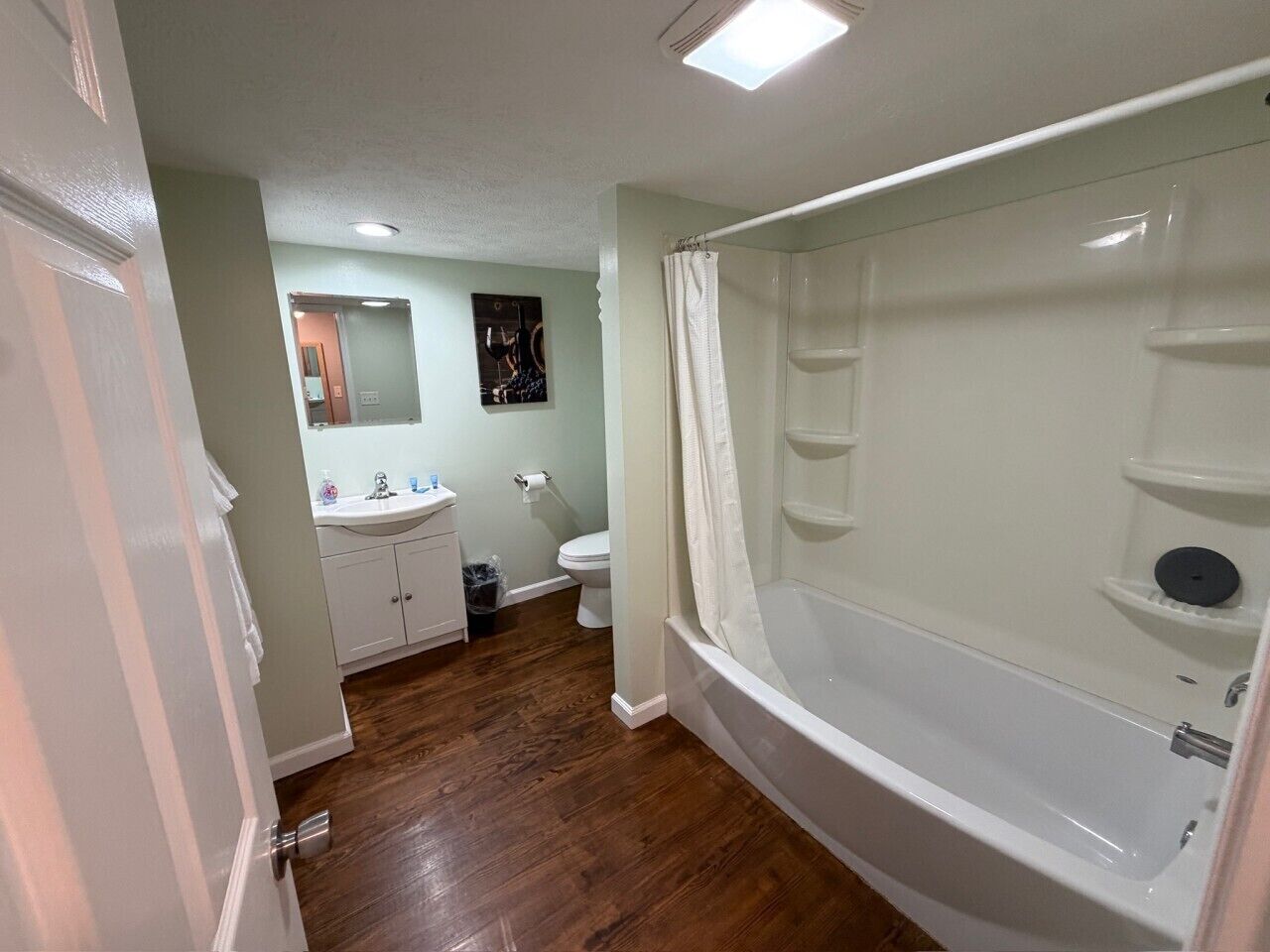 Combined shower/tub